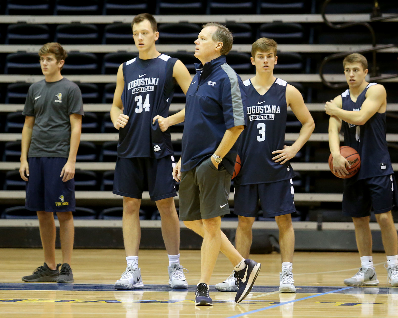 102719-mda-spt-augie-hoops-004